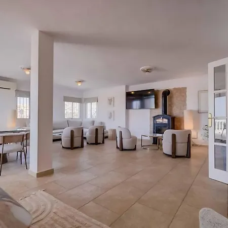 Willa 143 - Spacious With Private Pool & Stunning Views