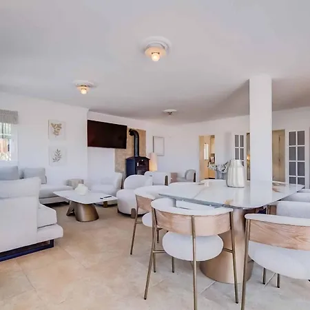 143 - Spacious With Private Pool & Stunning Views Willa *