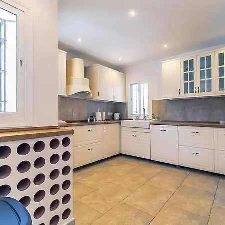 143 - Spacious With Private Pool & Stunning Views Willa *