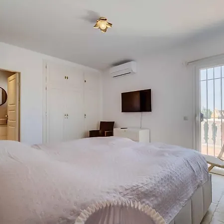 143 - Spacious With Private Pool & Stunning Views Willa *
