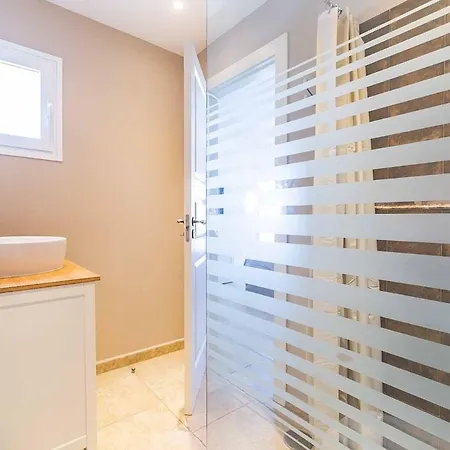143 - Spacious With Private Pool & Stunning Views Willa
