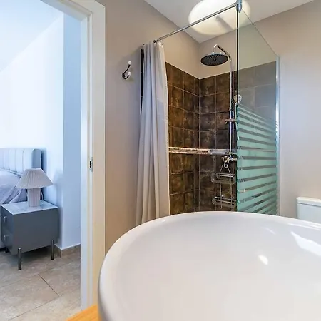 143 - Spacious With Private Pool & Stunning Views